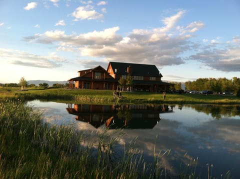 Property building, Area and facilities