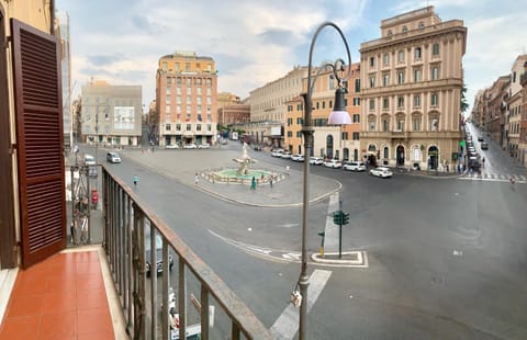 Neighbourhood, Balcony/Terrace, City view, Street view