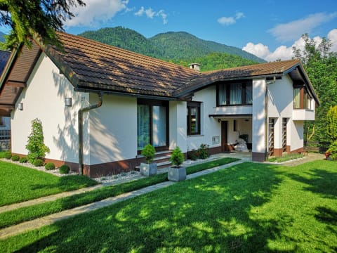 Property building, Facade/entrance, Garden
