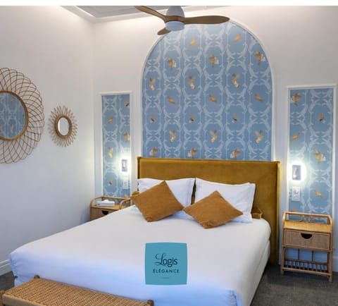 Bed, Photo of the whole room, Decorative detail