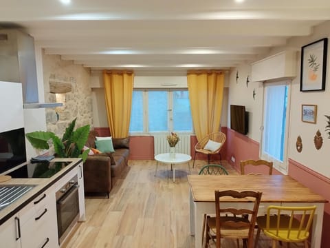 Seating area, Dining area, kitchen