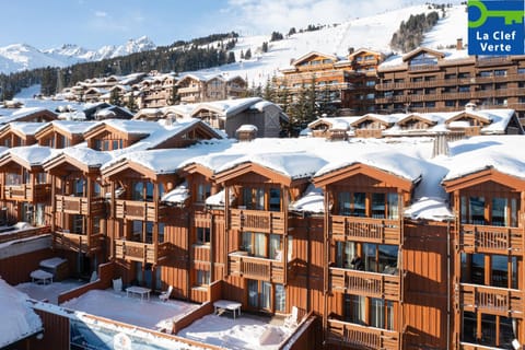 Property building, Day, Natural landscape, Winter, City view, Mountain view