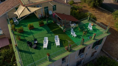 Property building, Balcony/Terrace, Balcony/Terrace