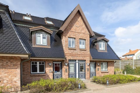 Property building, Facade/entrance, Off site