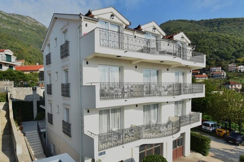 Villa Julia Apartment in Kotor Municipality