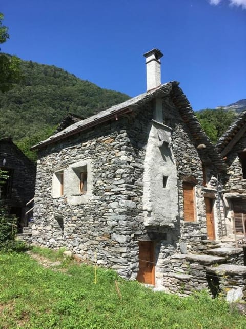 Rustico Ca d'Damunt Apartment in Canton of Ticino