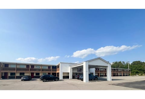 Property building, Facade/entrance, Parking