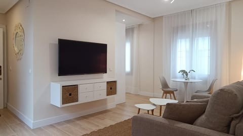 TV and multimedia, Living room, Lounge or bar