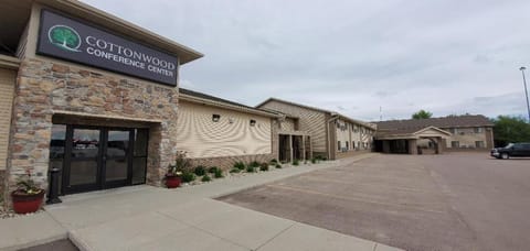 Cottonwood Inn and Conference Center Inn in Sioux City