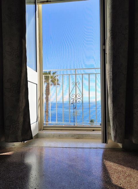 Natural landscape, Balcony/Terrace, Sea view