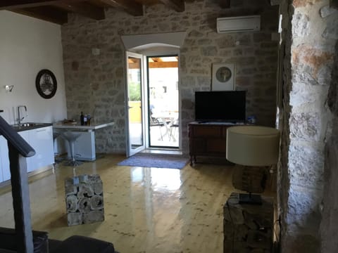 Communal lounge/ TV room, TV and multimedia, Living room, Seating area