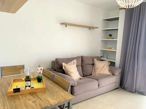 Bed, TV and multimedia, Living room