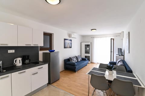 Rooms & Apartments Jadranka Bed and Breakfast in Lika-Senj County