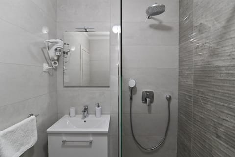 Rooms & Apartments Jadranka Bed and Breakfast in Lika-Senj County