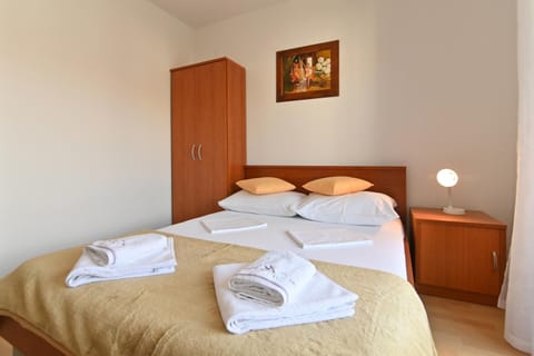 Rooms & Apartments Jadranka Bed and Breakfast in Lika-Senj County
