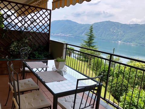 Balcony/Terrace, Lake view, Mountain view
