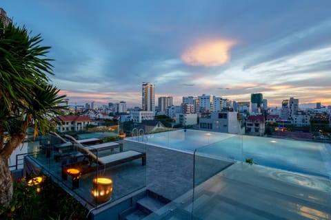 Balcony/Terrace, City view, Street view, Swimming pool, Swimming pool, Sunrise, Sunset
