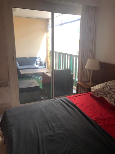 Bed, Inner courtyard view