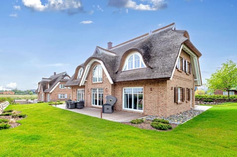 Property building, Garden, Balcony/Terrace