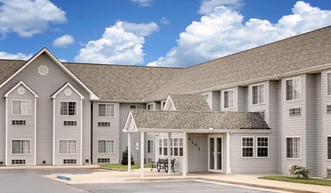 Property building, Day, On site, Time of day