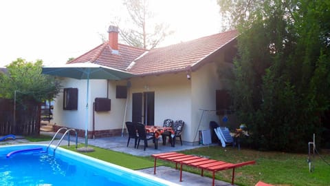 Property building, Garden view, Pool view, Swimming pool
