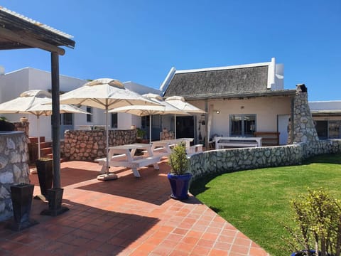 Property building, Patio, Day, Garden, Garden view