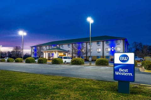 Property building, Spring, Night, People, Other, Floor plan, On site, Seasons, Time of day