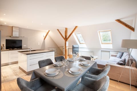 TV and multimedia, Kitchen or kitchenette, Living room