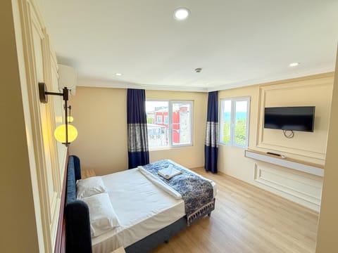 Bed, TV and multimedia, Bedroom, Sea view, Sunset, Family