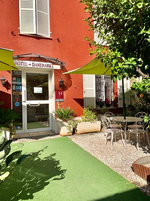 Patio, Facade/entrance, Spring, Property logo or sign, Property logo or sign, Winter, Summer, Garden, Balcony/Terrace, Lounge or bar, Autumn, Garden view, Alcoholic drinks, Non alcoholic drinks