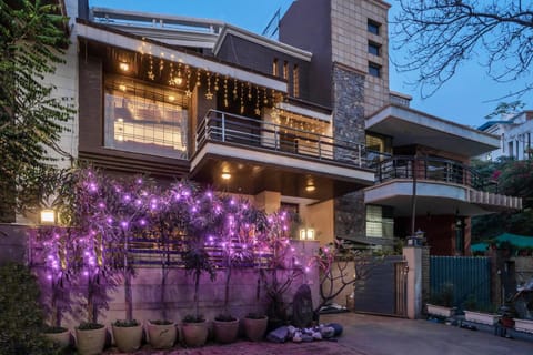 Property building, Spring, Day, Garden, View (from property/room), Balcony/Terrace, Garden view