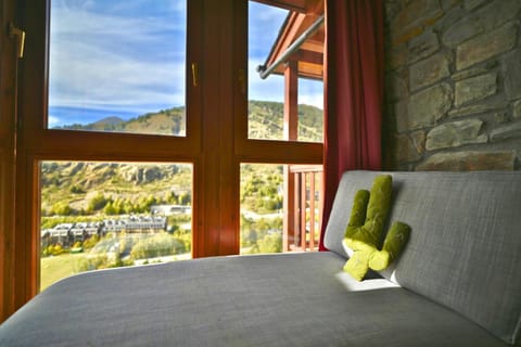 Natural landscape, Photo of the whole room, Mountain view