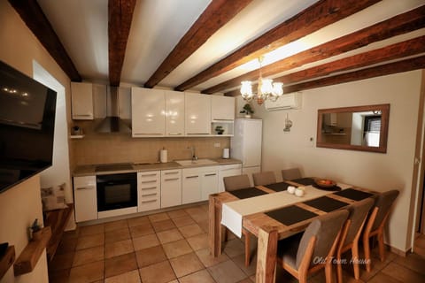 TV and multimedia, Kitchen or kitchenette, Dining area