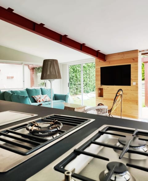 Communal lounge/ TV room, TV and multimedia, Kitchen or kitchenette, Living room, Seating area