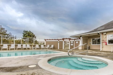 Top Floor - All The Views - 2 Bed 2 Bath Apartment in Westport Apartment in Westport