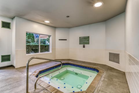 Sapphire of Belltown Court Apartment in Belltown