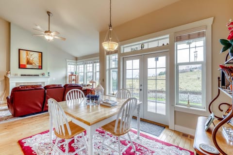 Bonne Chance Cottage House in Sequim