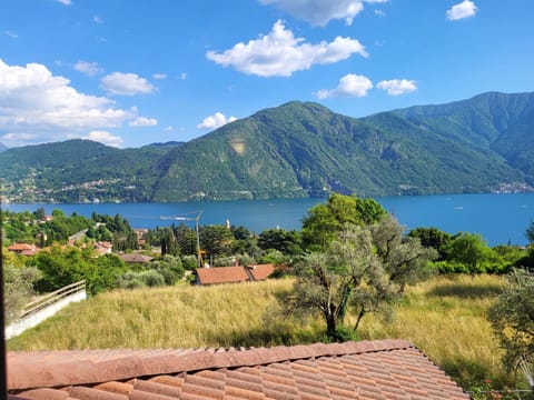Casa Intignano - appartamento con terrazzo vista lago Apartment in Tremezzo