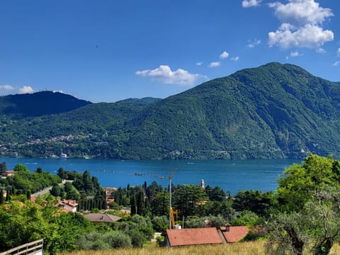 Casa Intignano - appartamento con terrazzo vista lago Apartment in Tremezzo