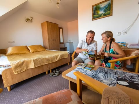 Bed, Photo of the whole room, Seating area, Bedroom