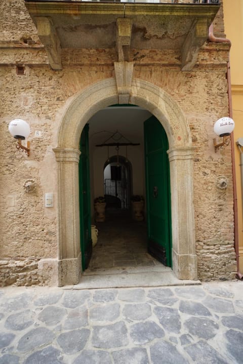 Property building, Facade/entrance