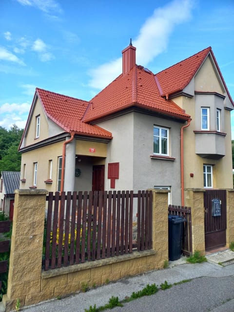Property building, Pets, group of guests, Family, pet friendly