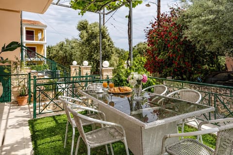 Patio, Day, View (from property/room), Balcony/Terrace, Dining area
