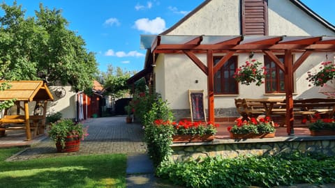 Property building, Garden, Balcony/Terrace