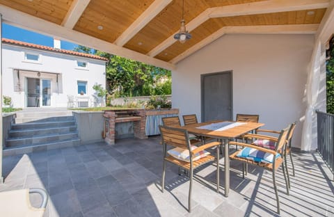 Patio, BBQ facilities, Balcony/Terrace