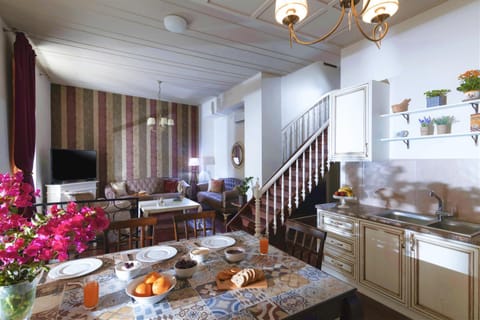 Living room, Dining area, Communal kitchen