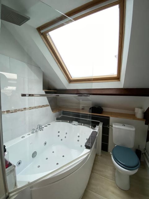 Hot Tub, Bathroom