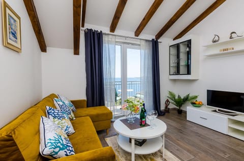 Living room, Photo of the whole room