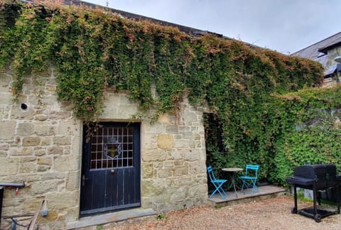 Property building, Patio, Facade/entrance