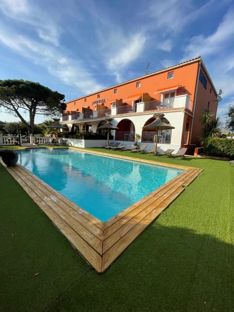 Property building, Patio, Swimming pool